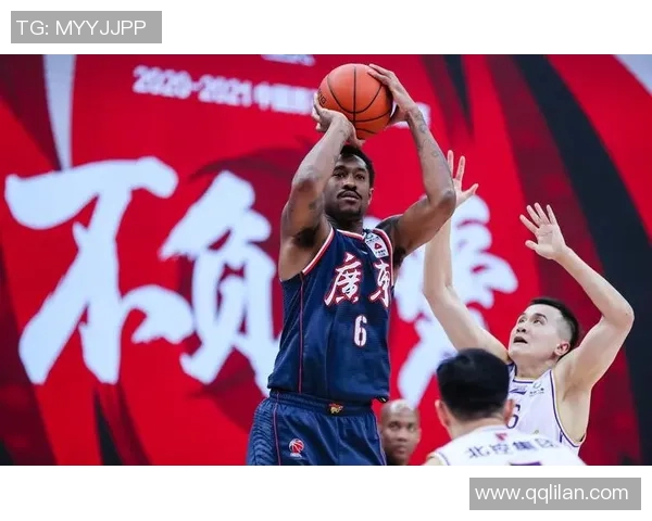 武汉篮球队以77分领跑杯赛积分榜展现强劲实力和夺冠希望