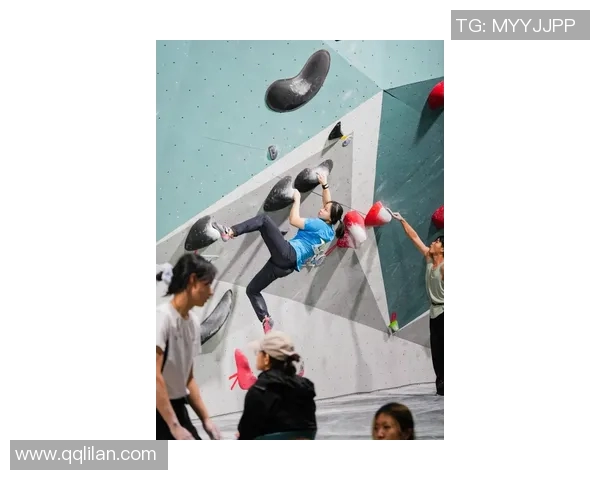 成都攀岩队默契配合探秘:团队协作与技术提升的完美结合 成都攀岩队默契配合探秘:团队协作与技术提升的完美结合