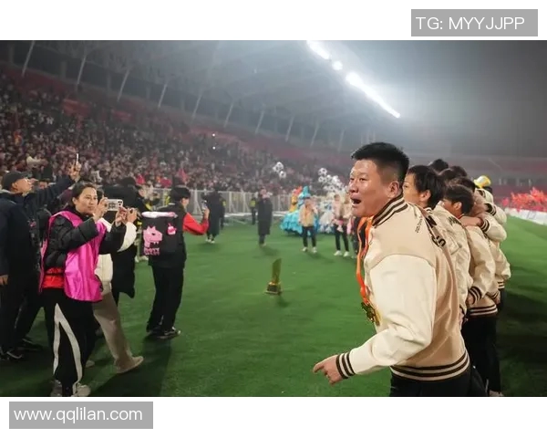 足球场上的铁人传奇：那些鲜少受伤的足球明星们的故事