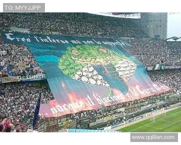 足球明星两边铲技艺展示引发热议球迷热情高涨赛场精彩瞬间回顾