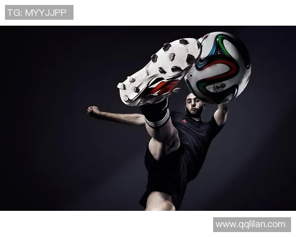 足球明星街头搞怪瞬间大揭秘趣味十足的搞笑表情与奇特造型合集